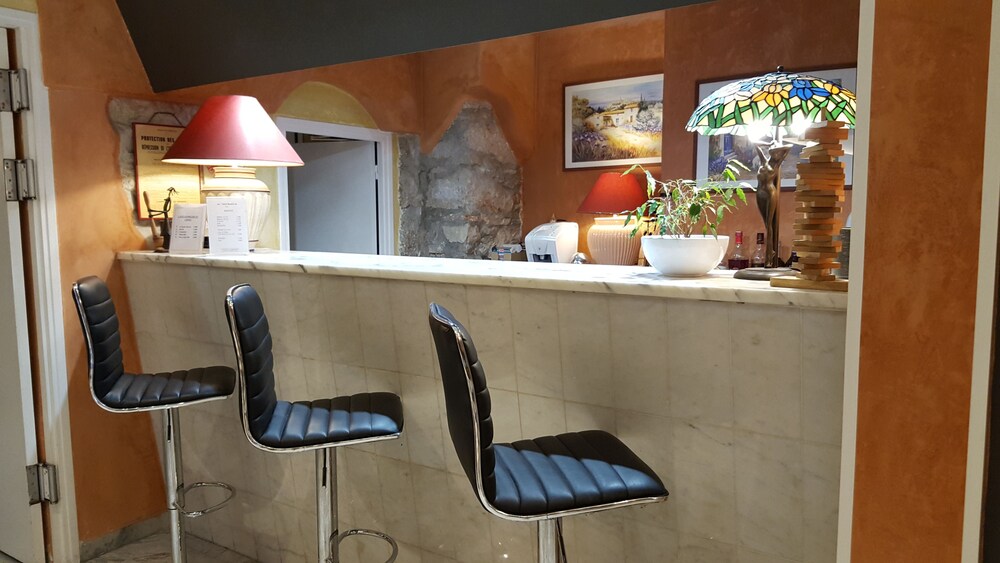Hotel Lounge