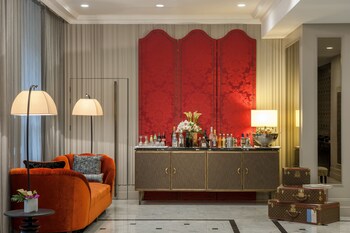 Hotel Lounge