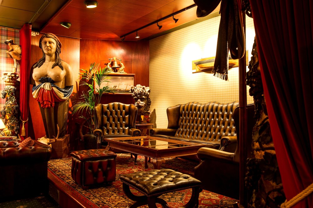 Hotel Lounge