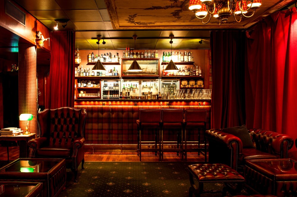 Hotel Bar