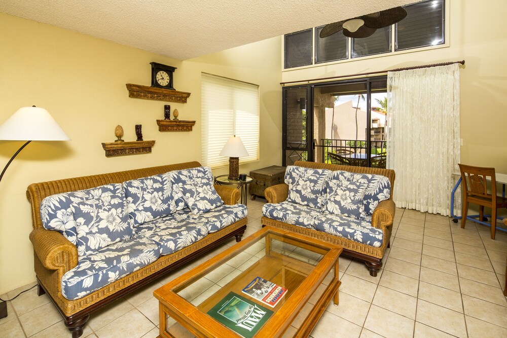 Suite, 3 Bedrooms, Partial Ocean View (3 Bathrooms) - Living Area
