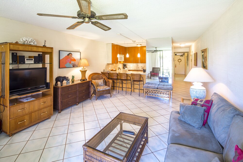 Suite, 1 Bedroom, 2 Bathrooms, Partial Ocean View - Living Room