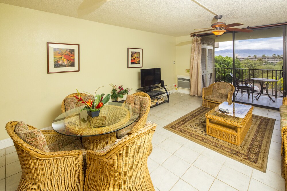 Suite, 1 Bedroom, 2 Bathrooms, Partial Ocean View - Living Room
