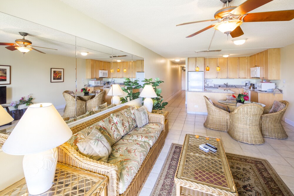 Suite, 1 Bedroom, 2 Bathrooms, Partial Ocean View - Living Room
