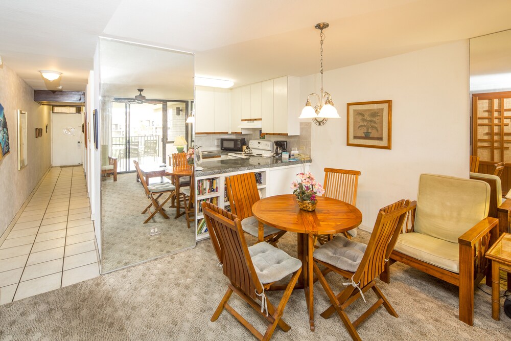 Suite, 1 Bedroom, 2 Bathrooms, Partial Ocean View - In-Room Dining