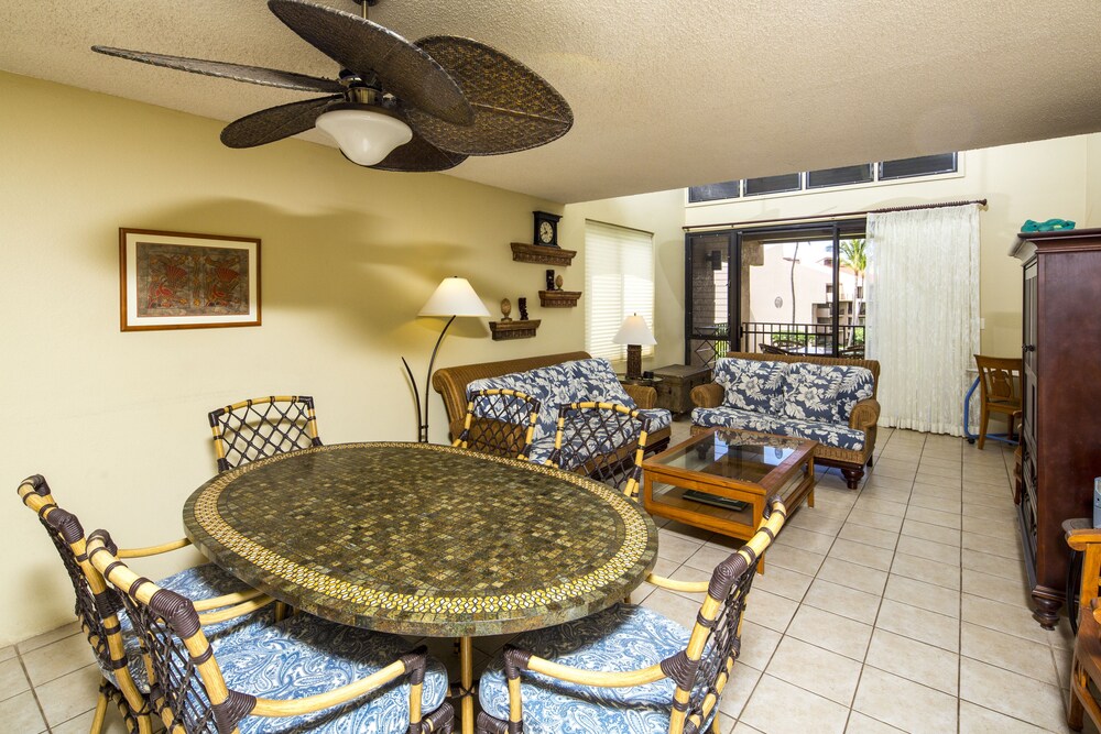 Suite, 3 Bedrooms, Partial Ocean View (3 Bathrooms) - Living Room