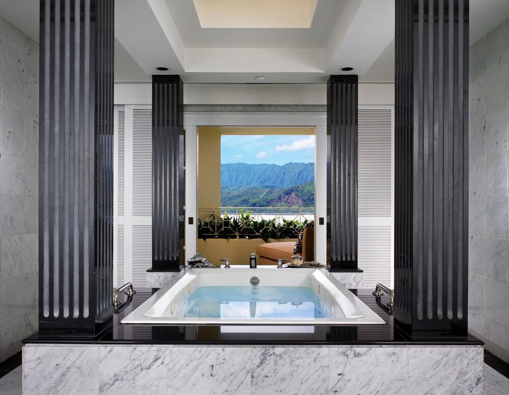 Deep Soaking Bathtub