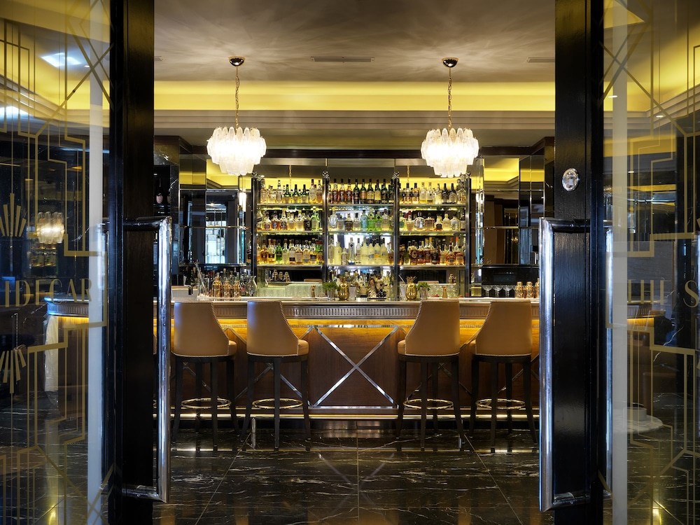 Hotel Bar