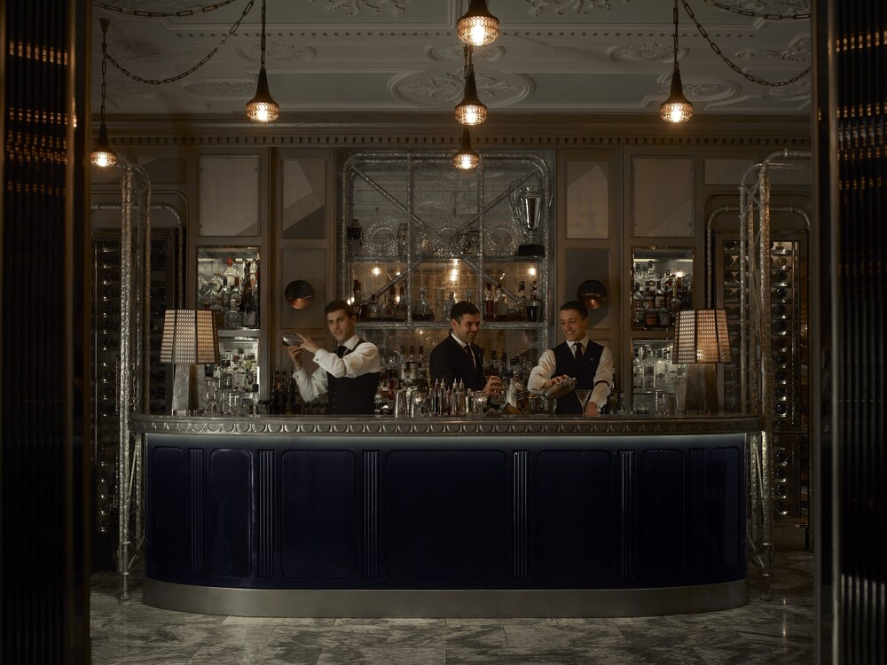 Hotel Bar