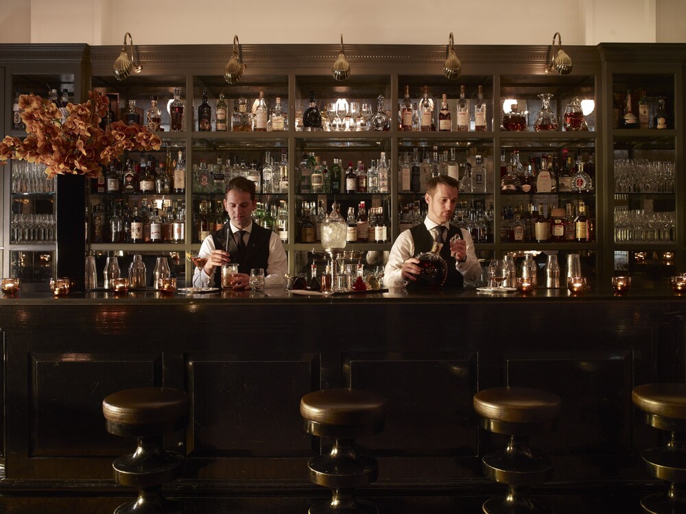 Hotel Bar