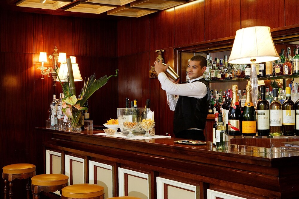 Hotel Bar