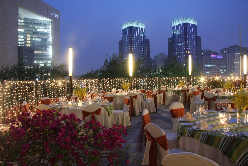Outdoor Banquet Area