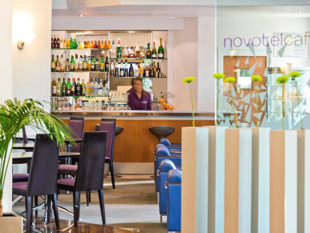 Hotel Bar