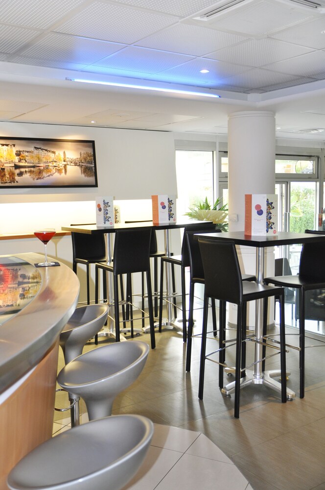 Hotel Lounge
