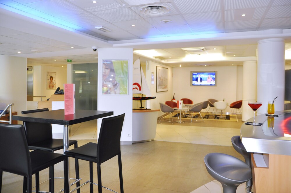 Hotel Lounge