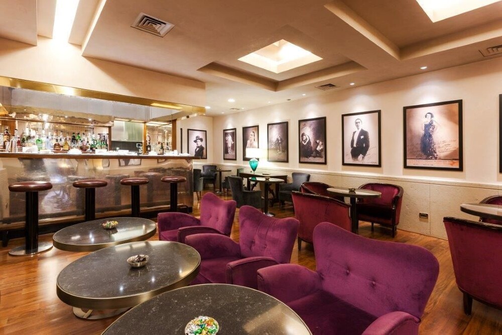 Hotel Bar