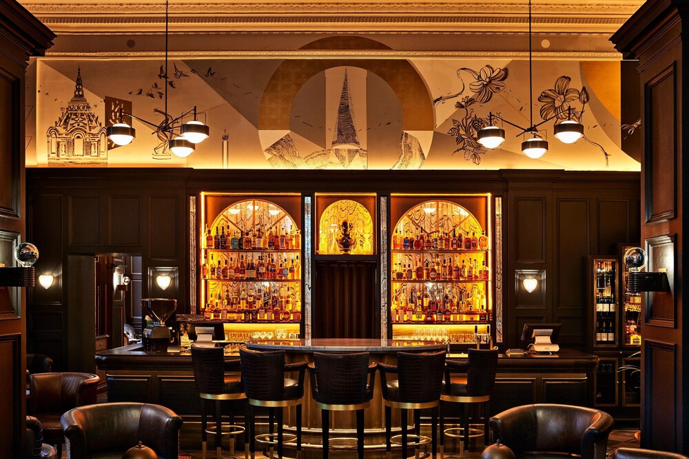 Hotel Bar