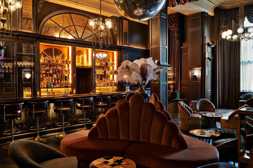 Hotel Bar