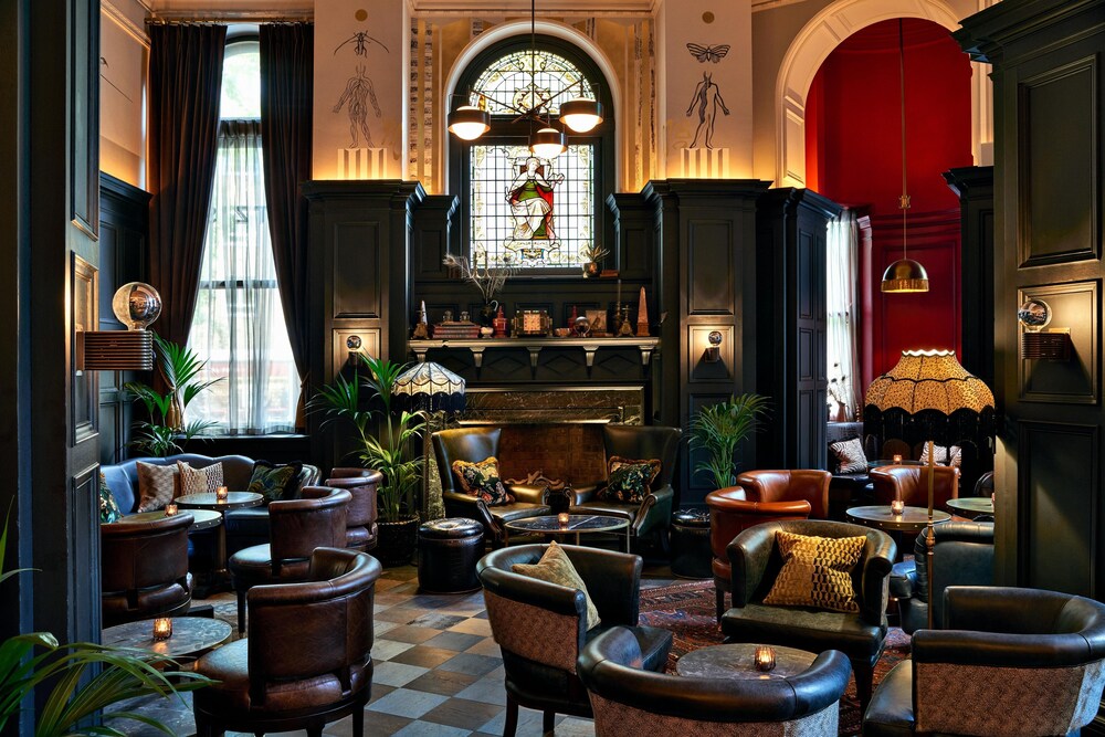 Hotel Bar