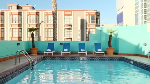Americania Hotel