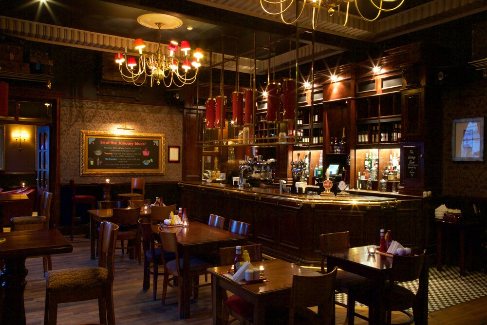 Hotel Bar