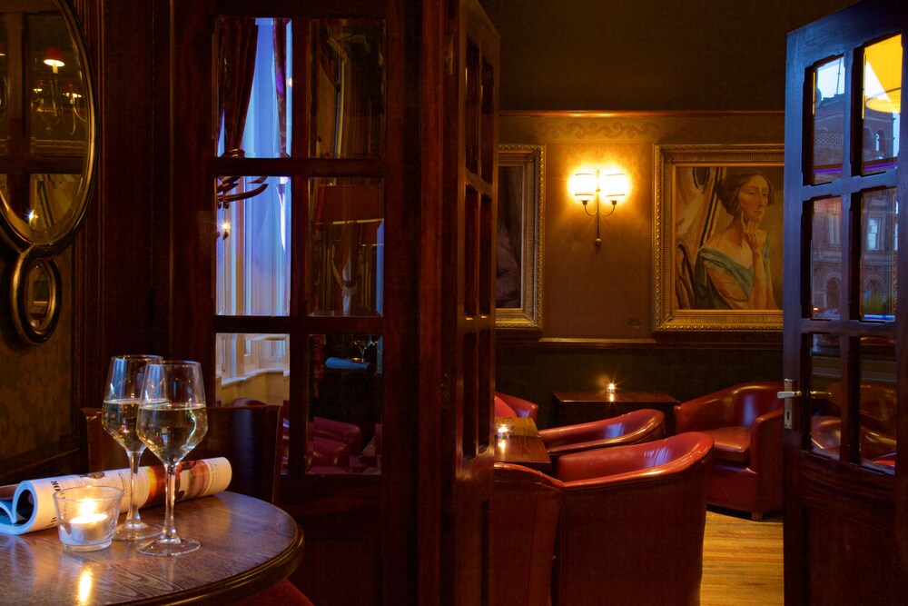 Hotel Lounge