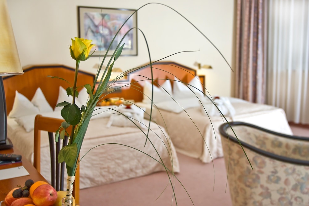 Room Service - Dining