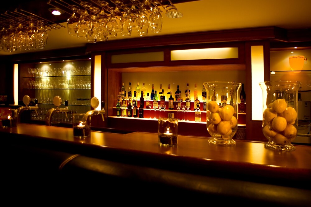 Hotel Bar