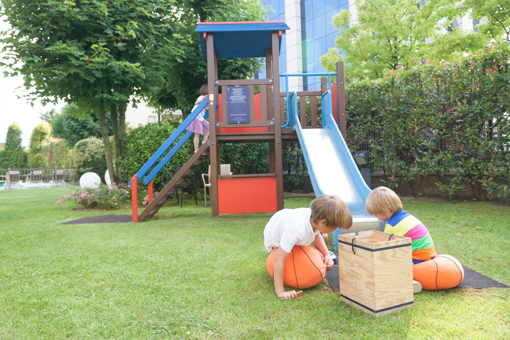 Childrens Play Area - Outdoor