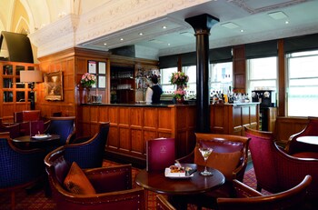 Hotel Lounge