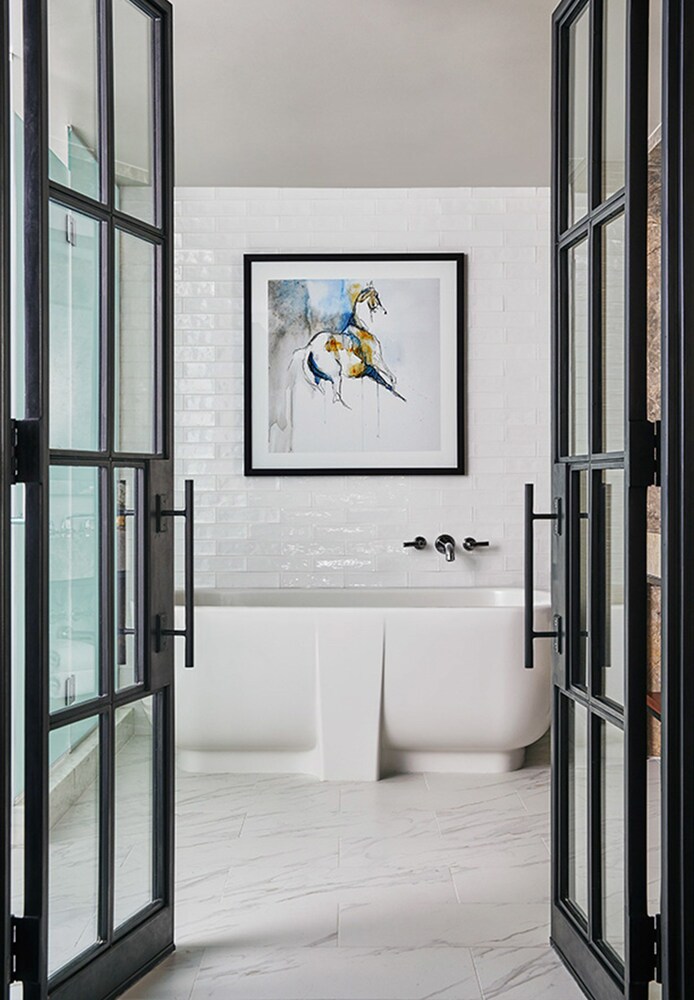 Deep Soaking Bathtub