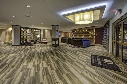 DoubleTree by Hilton Hotel Decatur Riverfront