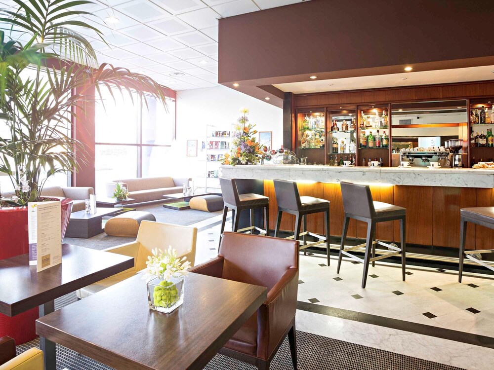Hotel Bar