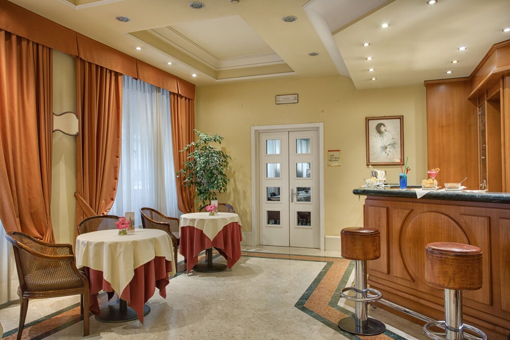 Hotel Bar