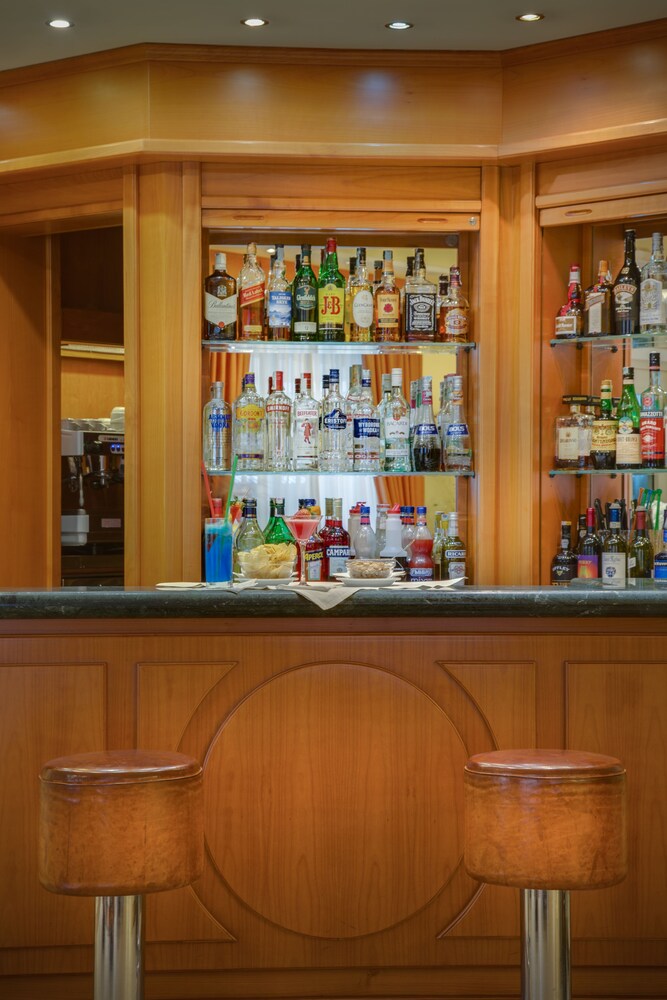 Hotel Bar