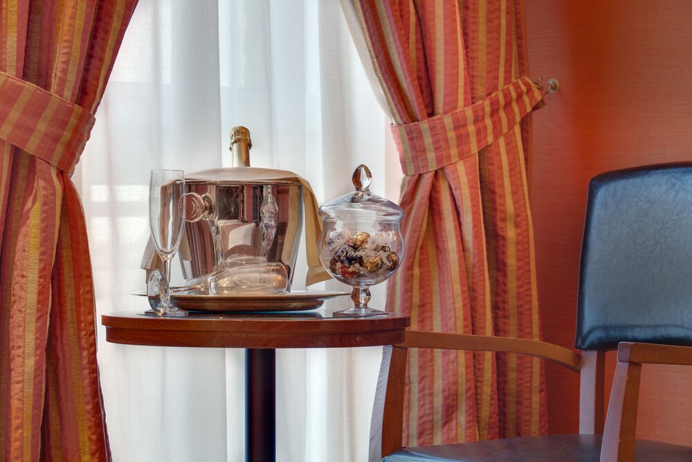 Room Service - Dining