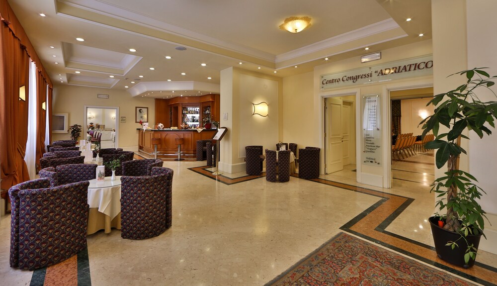 Hotel Lounge