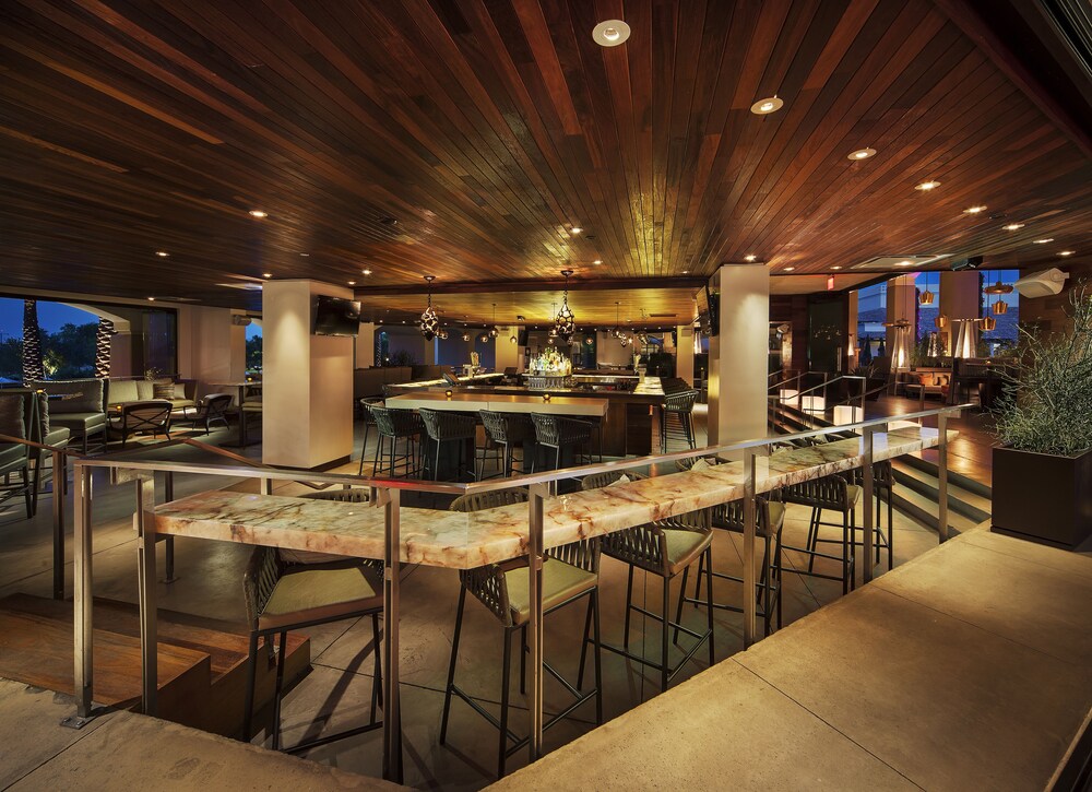 Hotel Bar