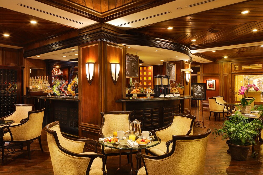 Hotel Bar