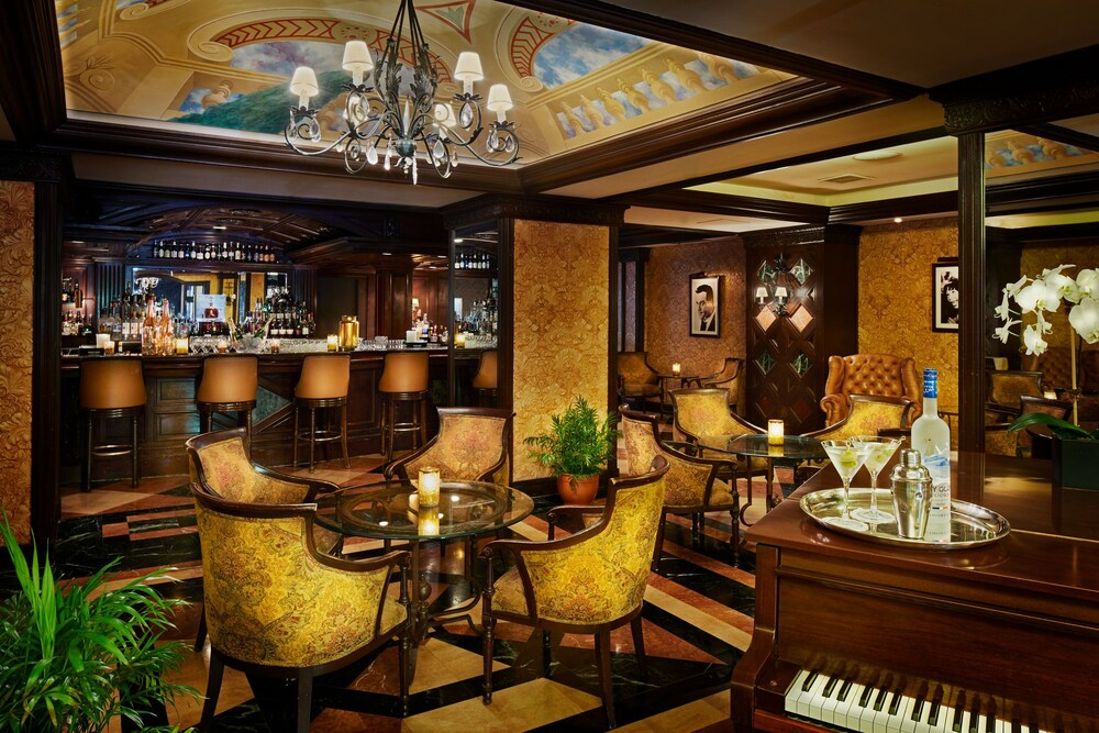 Hotel Lounge
