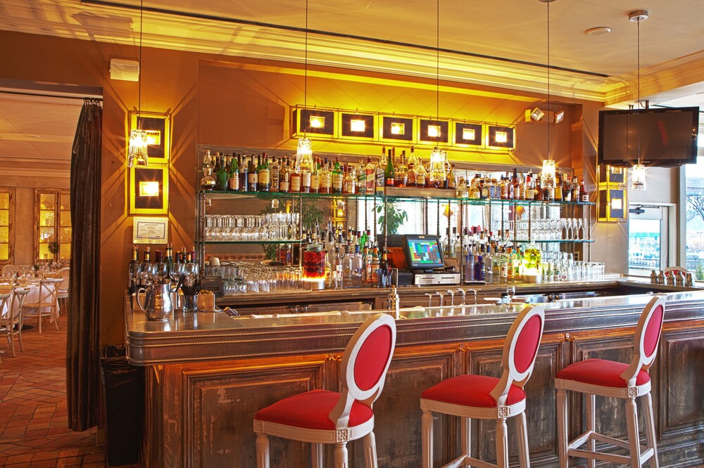 Hotel Bar
