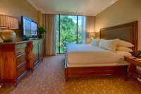 Executive Room, 1 King Bed, Concierge Service
