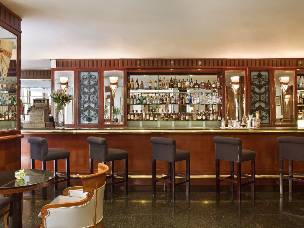 Hotel Bar