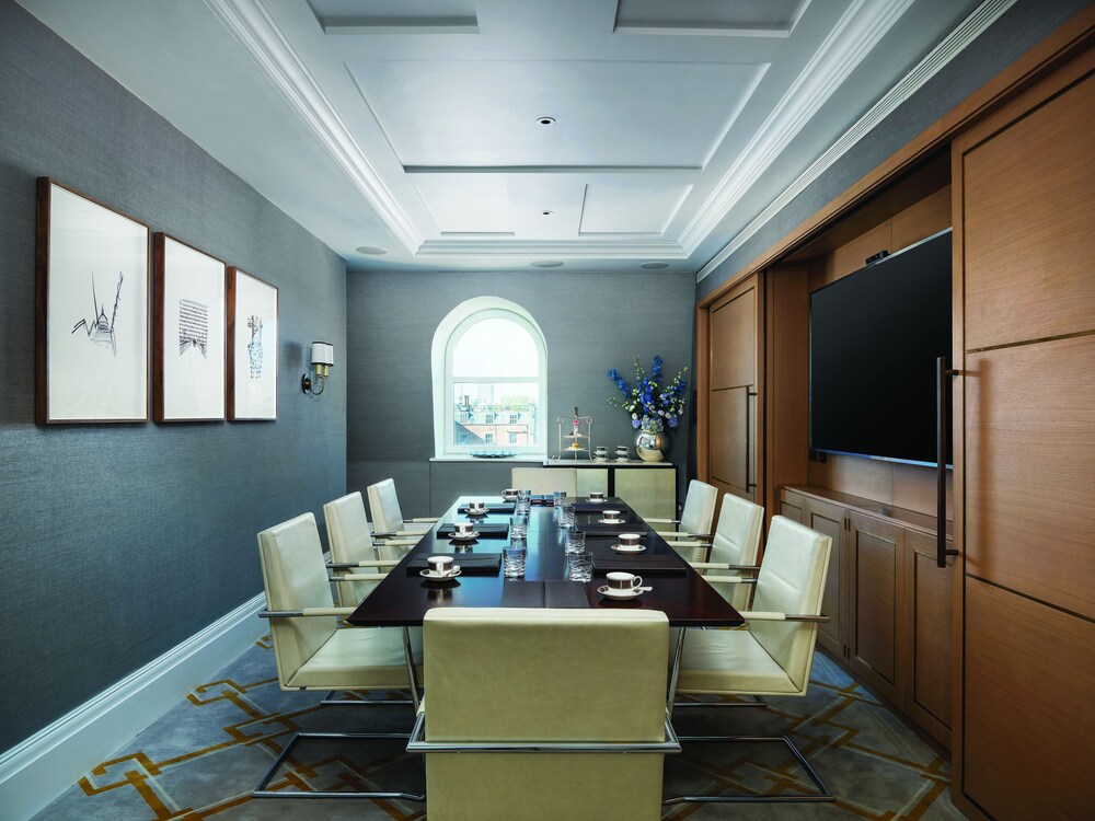Executive Lounge