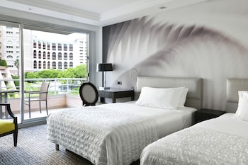 Le Meridien Beach Plaza