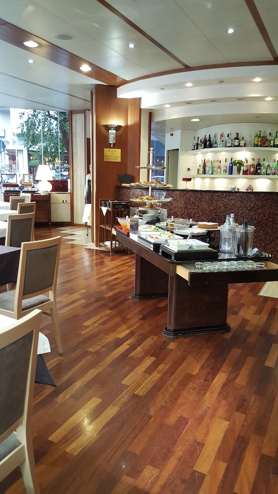 Hotel Bar