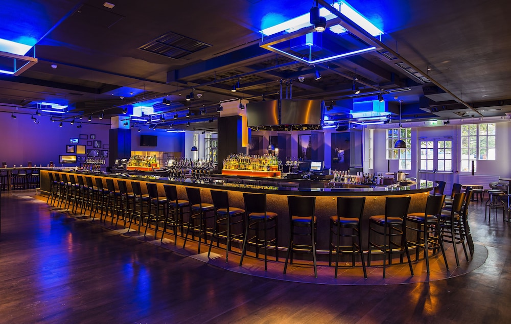 Hotel Bar