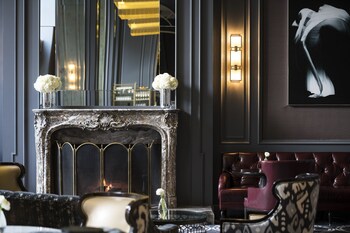 Hotel Lounge