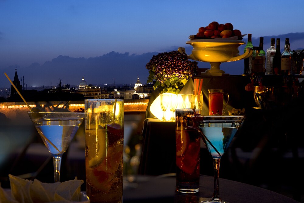 Hotel Bar