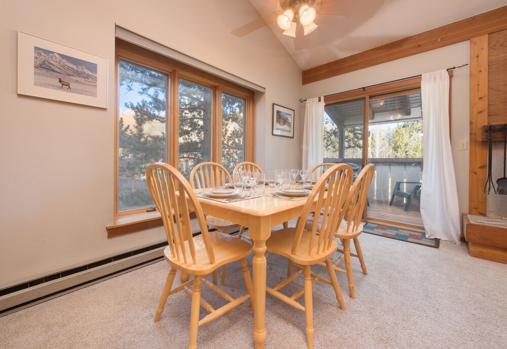 Aspens Condo, 2 Bedrooms, 2 Bathrooms - In-Room Dining